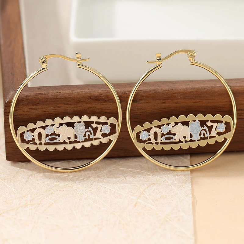 Vintage Design Gold Color Women's Earrings Classic Fashion Metal Hand Carving Elephant Pattern Hoops Earrings Woman Jewelry