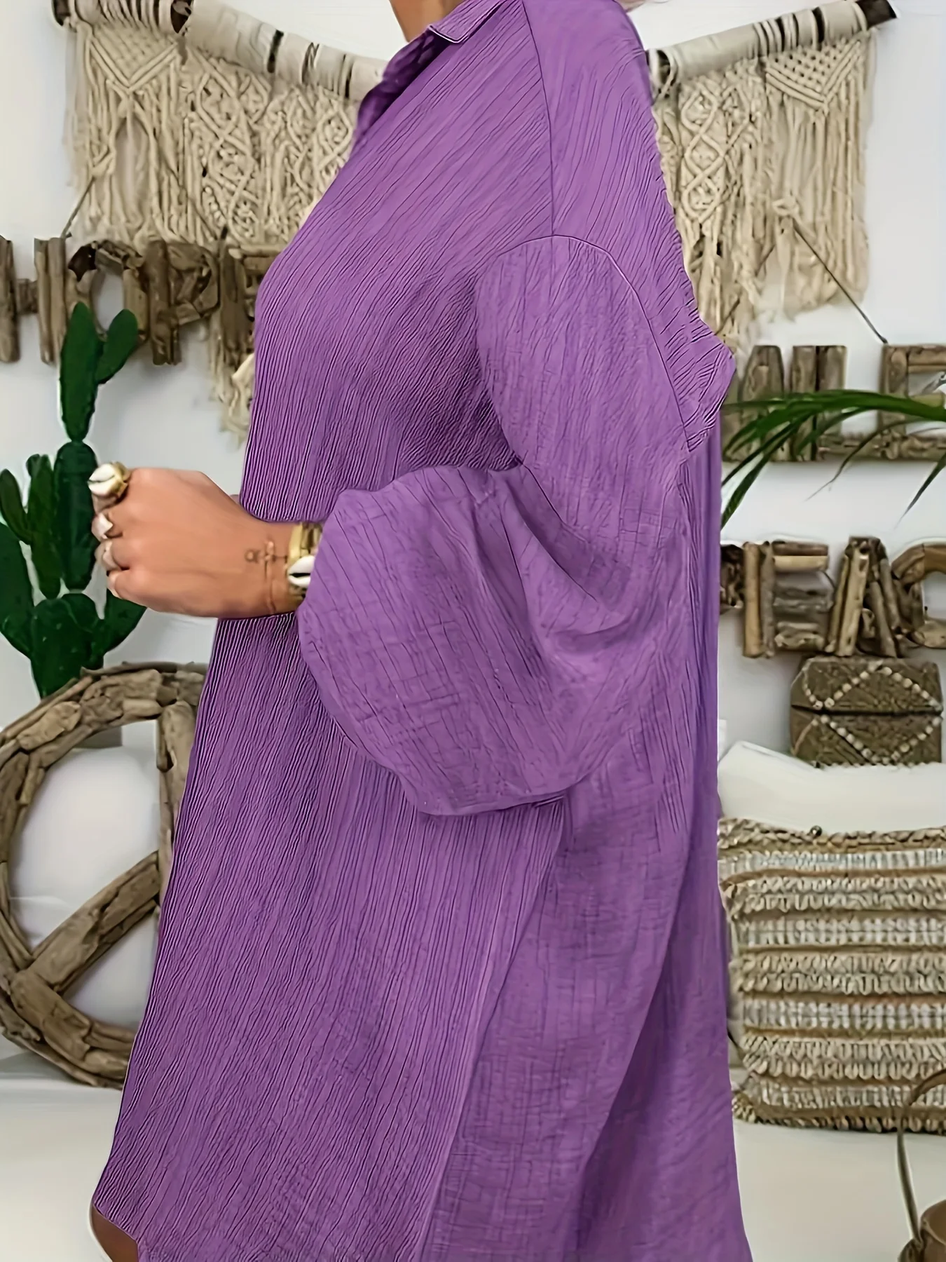 Luźna koszula z długim rękawem o swobodnym kroju, bez wysiłku przekazująca wytłoczony komfort.