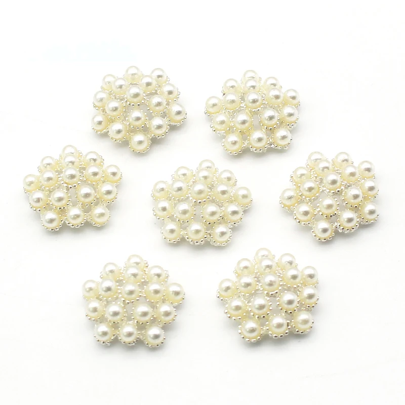 

The new 10 18mm silver/gold pearl rhinestone buttons are used to manually make DIL decorative clothing invitations