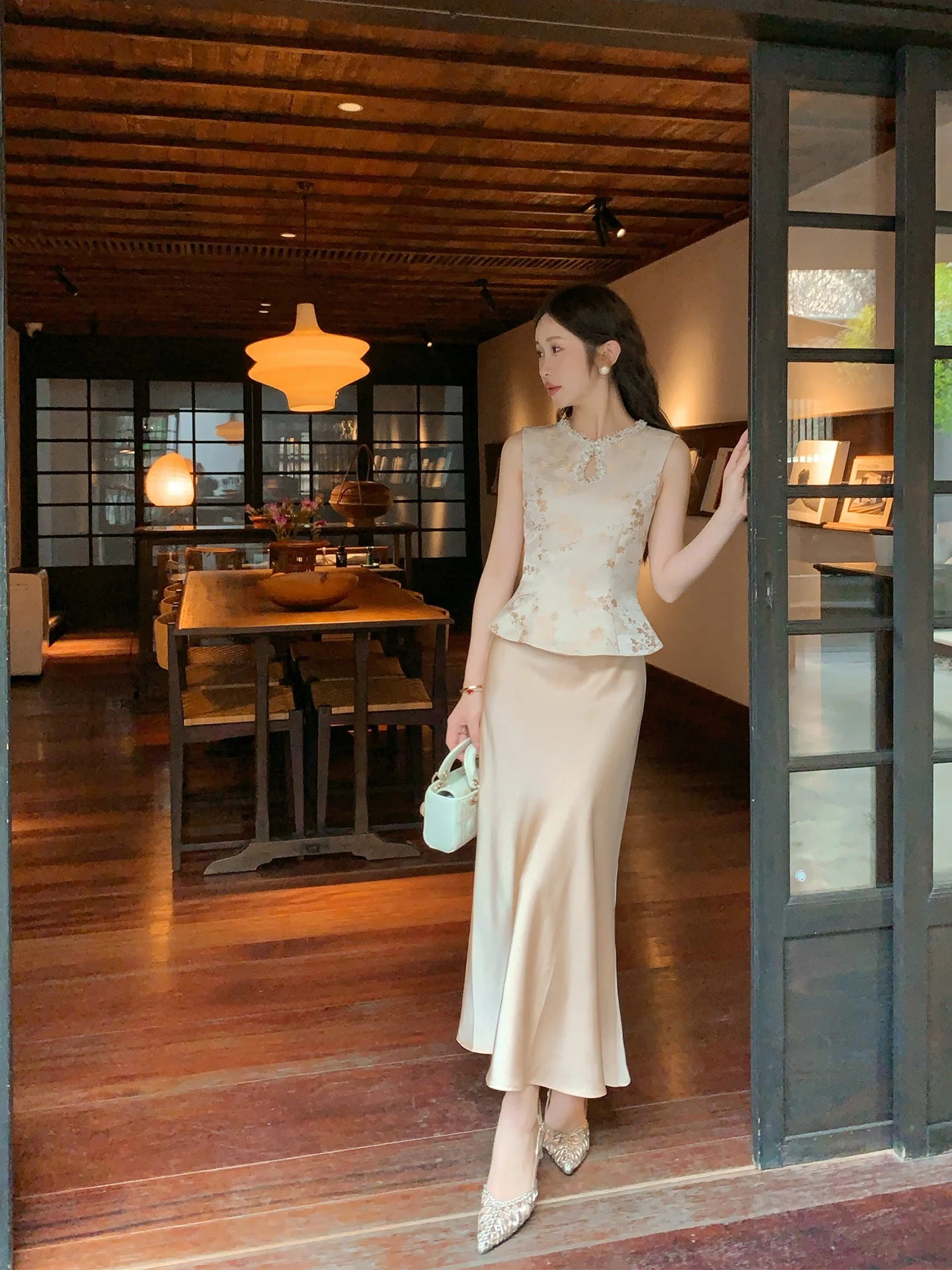 

Элегантный женский топ без рукавов в китайском стиле, атласный, с завышенной талией, легкий люкс, новинка летнего сезона, для повседневной носки