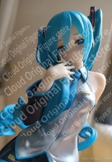 Op voorraad FuRyu Hatsune Miku Black Star Rood Wit Desktop Leuke instant noedels pop animatie Figuur speelgoed cadeau model collectie