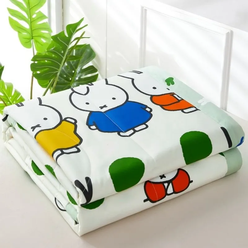 Miffy Rabbit Sommer-Kühldecke Hochwertiger Cartoon-Animationsdruck Heim-Sommerdecke Weiche Maschinenwaschbare Klimaanlagen-Decke – Detail 2