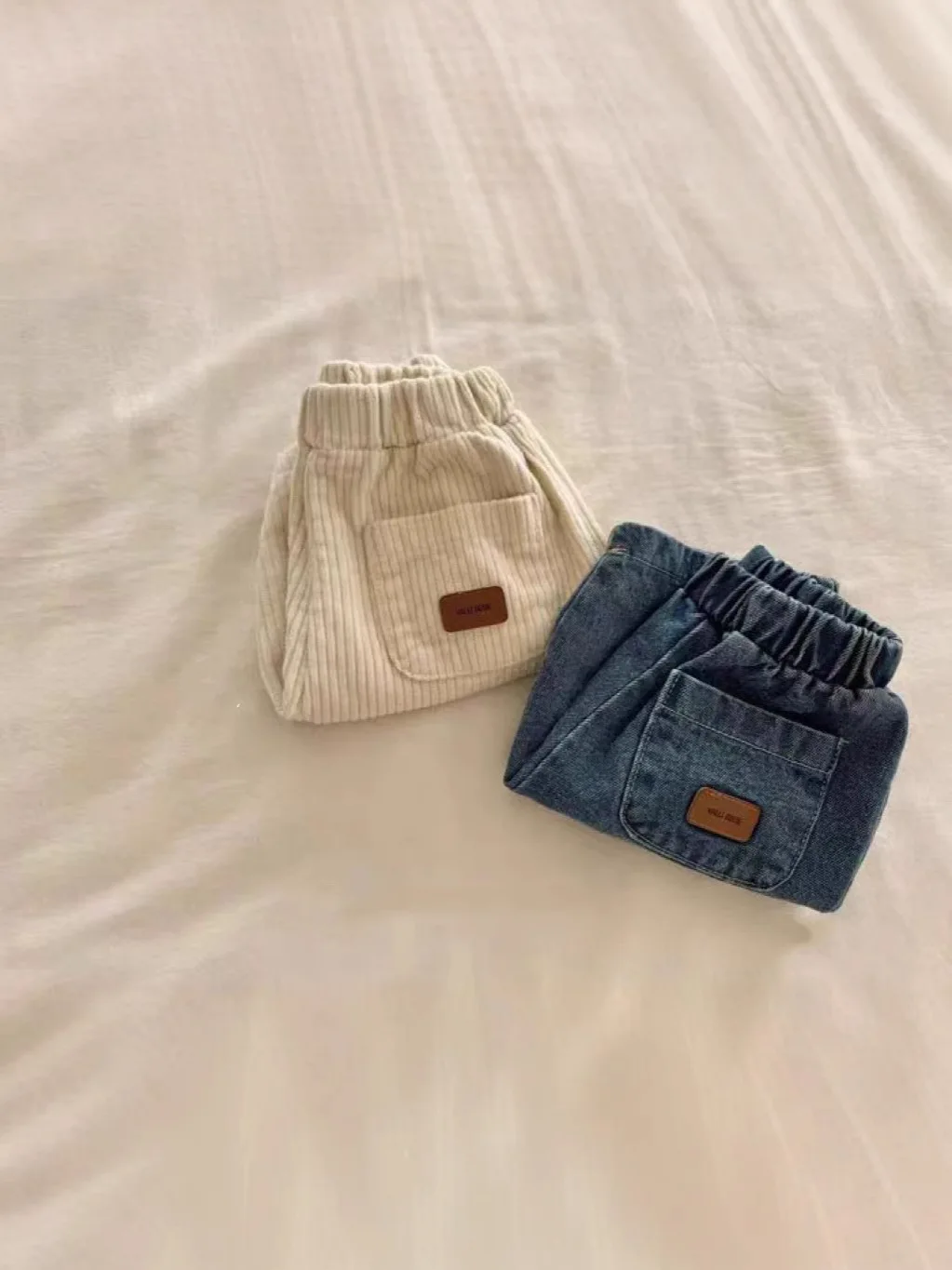 2024 outono novo bebê solto jeans meninas calças de veludo sólido meninos bolso calças casuais infantil da criança versátil denim