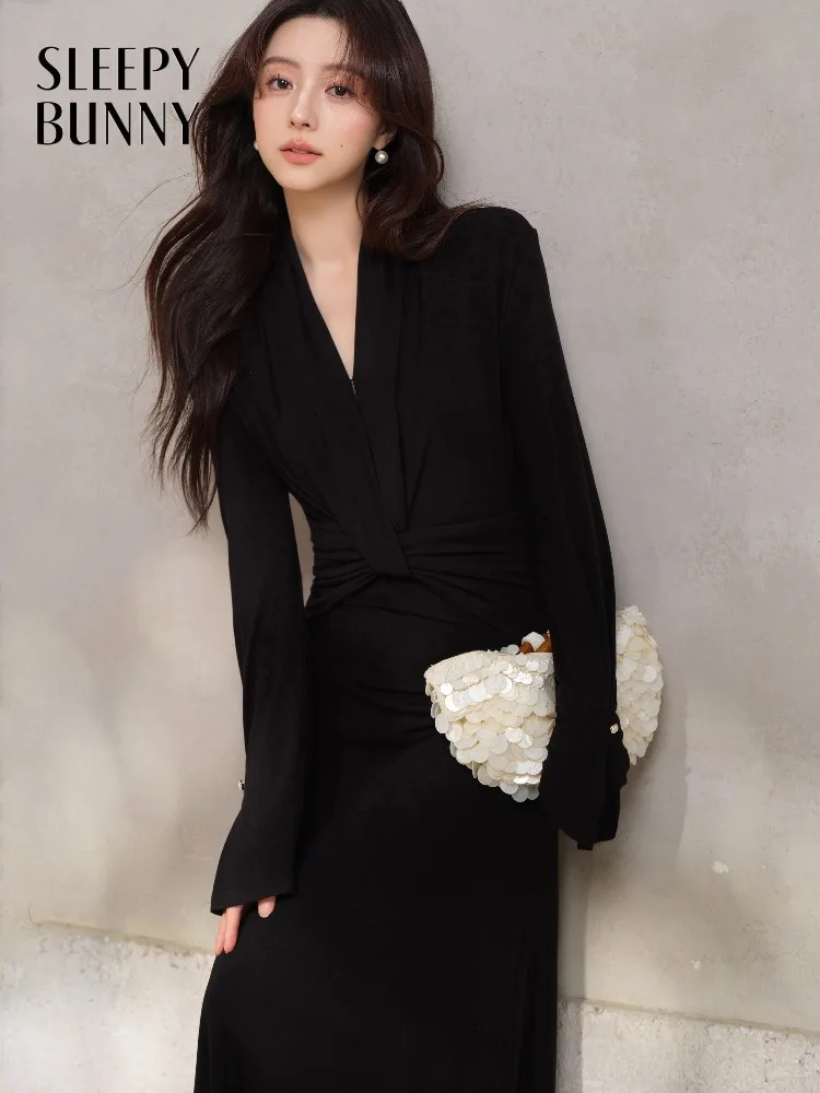 

Elegant Knit Dress for Women Slim V-Neck Twisted Long Dress Stretchy Black Lady Outfit Winter Fashion Chic Daily Wear Style