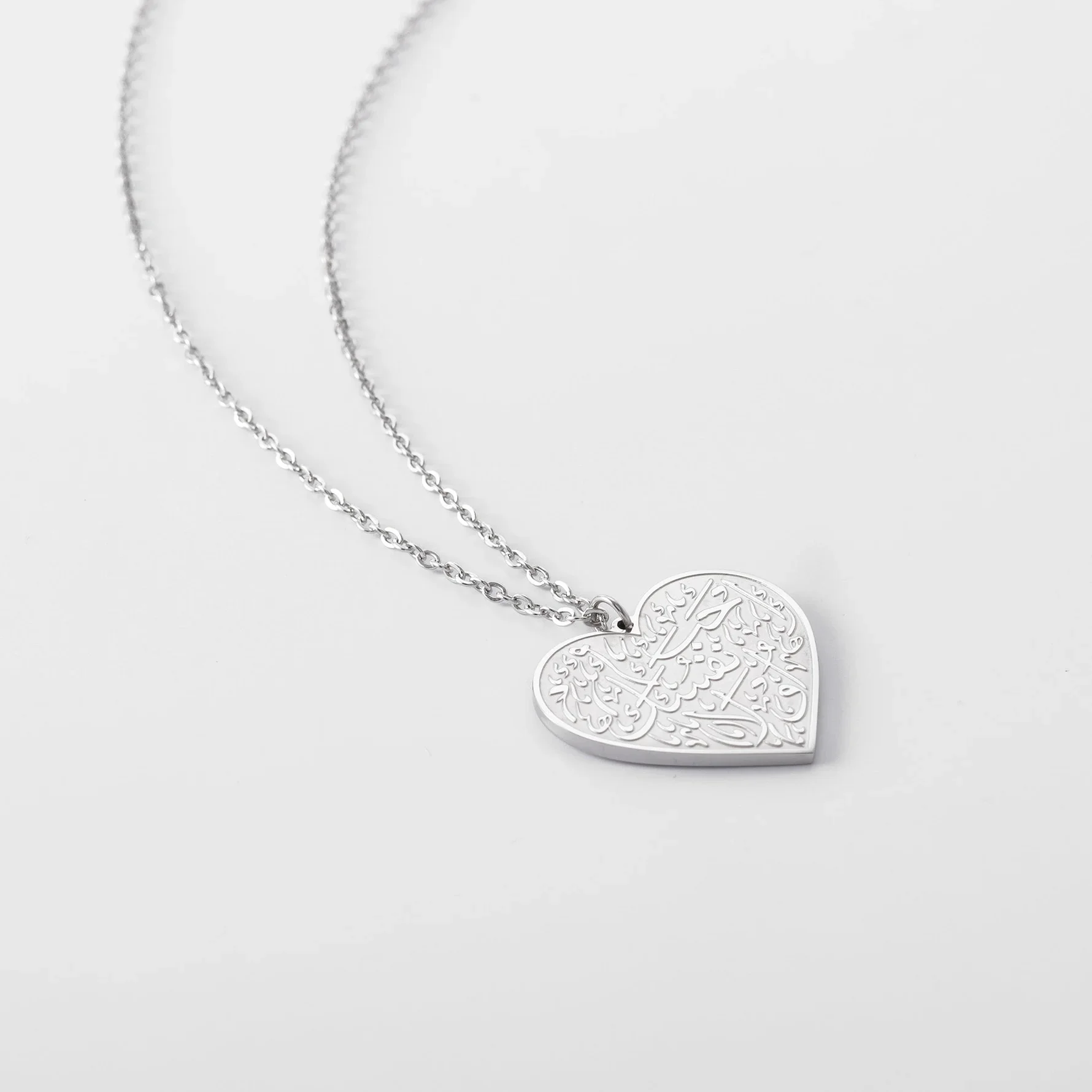 

Ожерелье с исламской каллиграфией в форме сердца на заказ, персонализированные ювелирные изделия, кулон с арабским шрифтом, религиозные тематические ожерелья