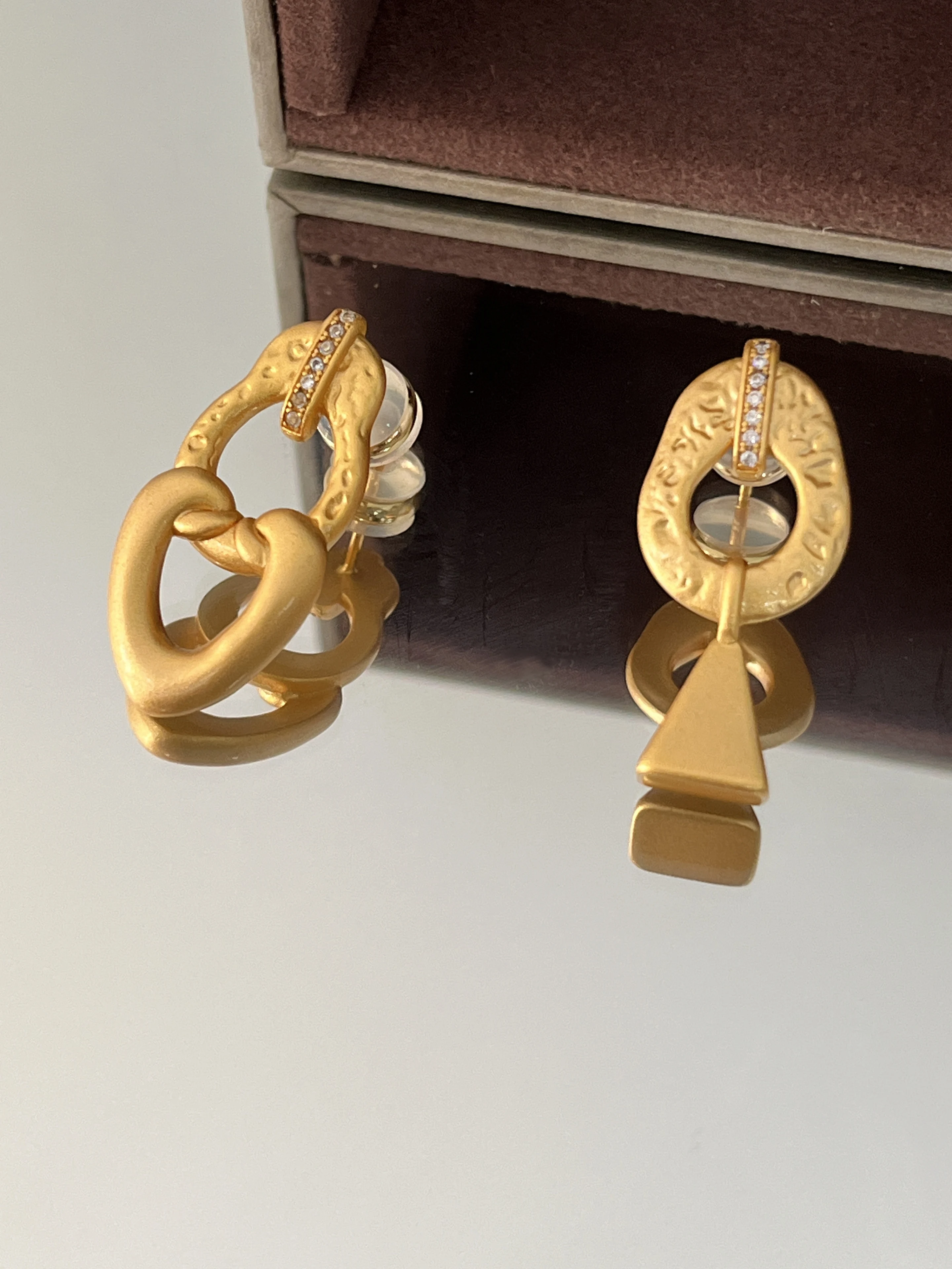 

Cross-border Vintage Hammered Texture Creative Earrings Niche Fashion Commuter Accessories Factory Direct Wholesale