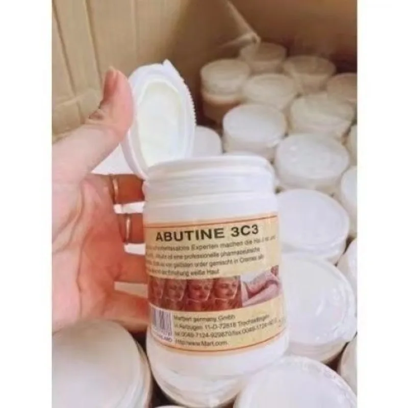 kich-trang-arbutin-3c3-vang-creme-eclaircissante-et-hydratante-a-l'arbutin-importee-pour-le-corps-soin-eclaircissant-pour-la-peau