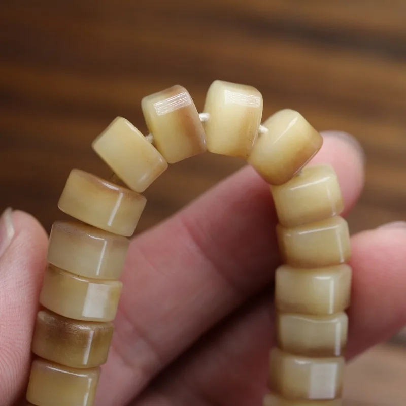 Original color camel three-flower pattern square-shaped hand-held Tibetan-style cultural item tooth and horn bone pra