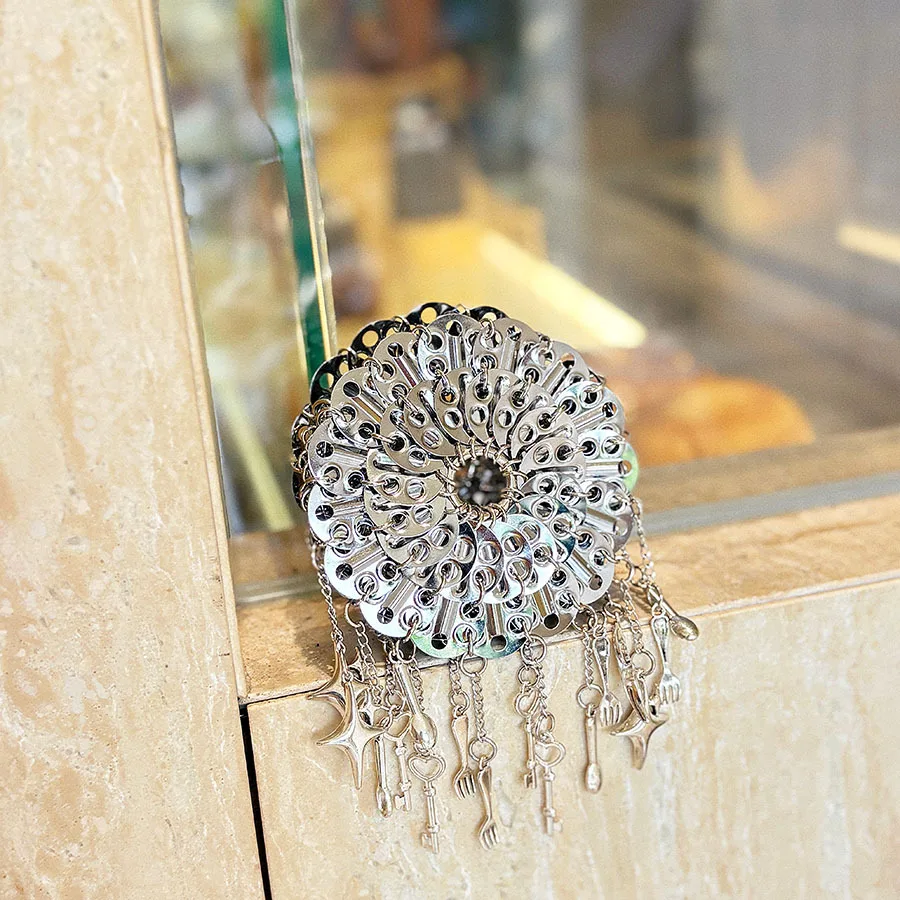 

Niche silver fish scale pattern dinner bag three-dimensional fringed pendant Y2K sweet cool wind metal sheet messenger bag