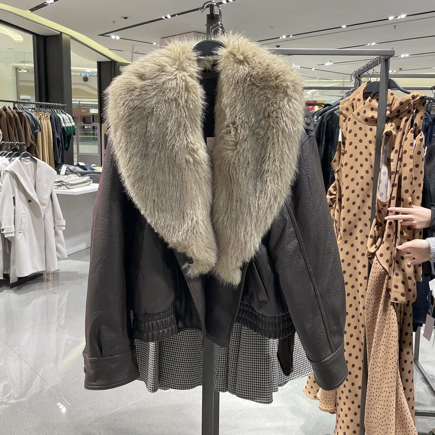 

2026 new women's clothing European and American style versatile, detachable fur collar jacket, short jacket