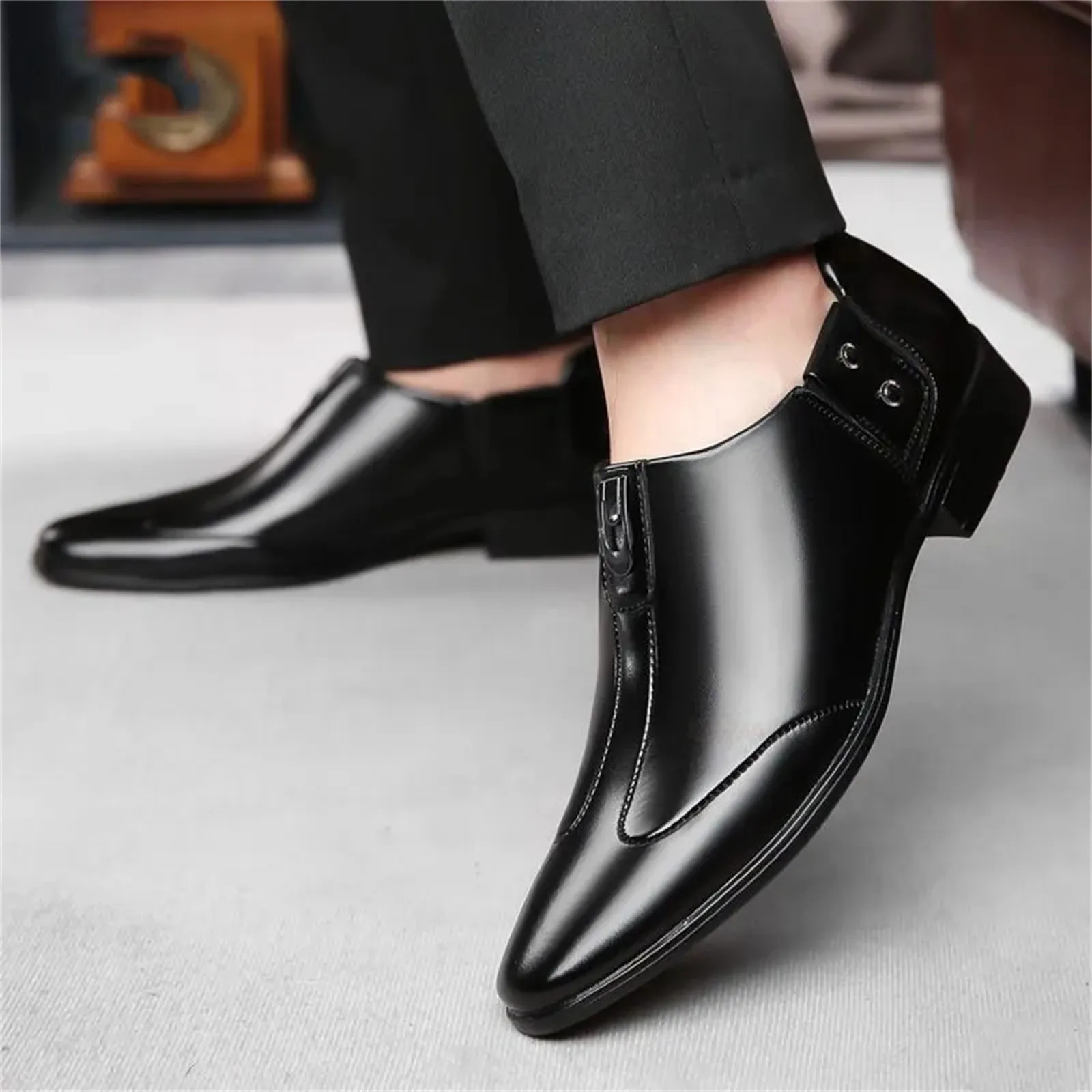 

White Men'S Casual Loafers Stylish Men'S Comfortable Business Formal Spring Leather Men'S Loafers Metal Shoes British Luxury