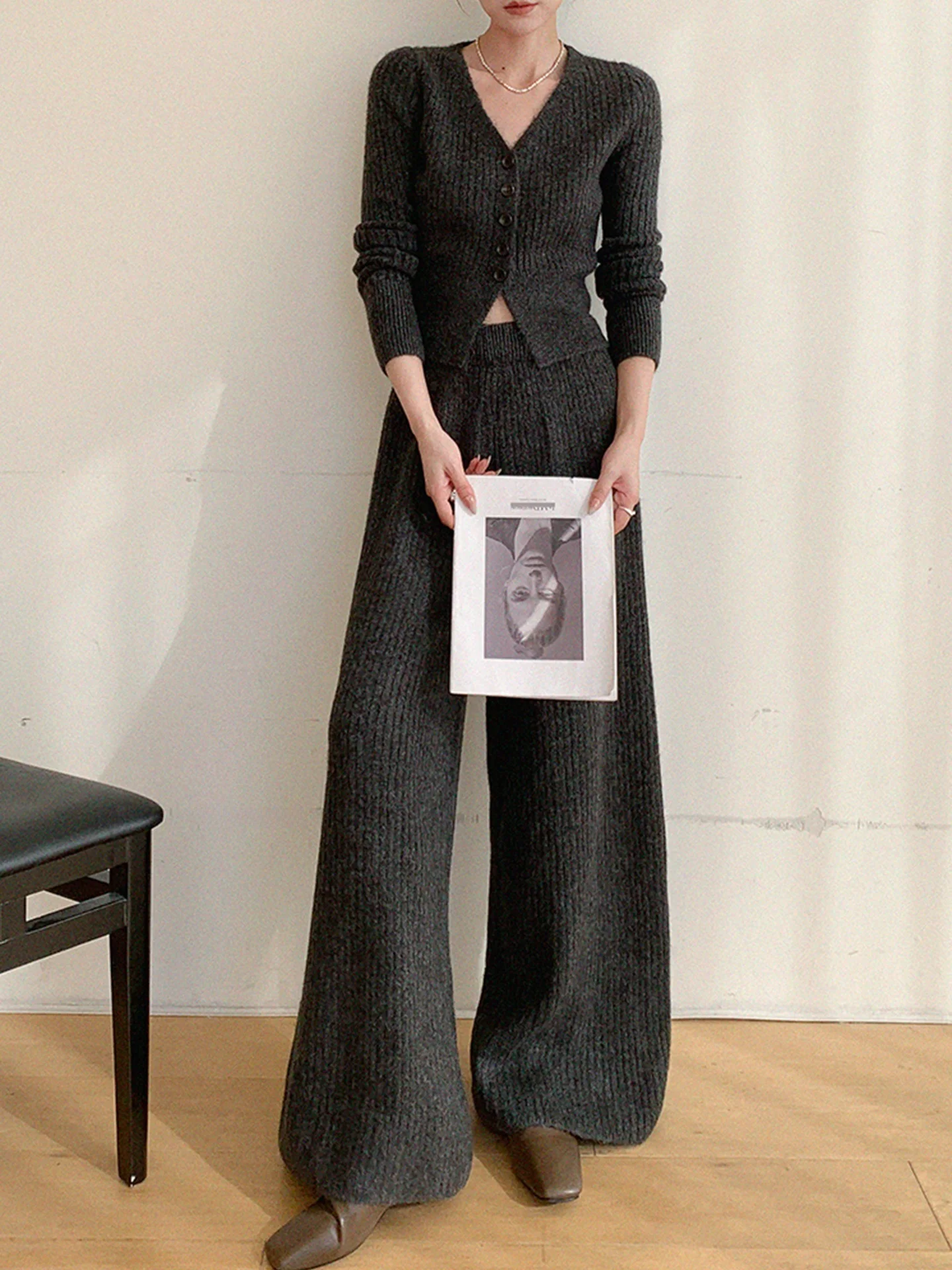 

Fashionable Korean Style Women's Knitted Set V-Neck Grey Long Sleeve Top Wide Leg Pants Two-Piece Suit Winter Outfit