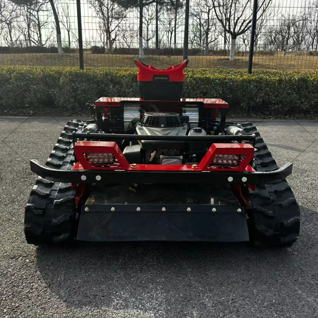 China New Design Self-propelled Crawler Lawn Mower Automatic Remote Control Lawn Mower