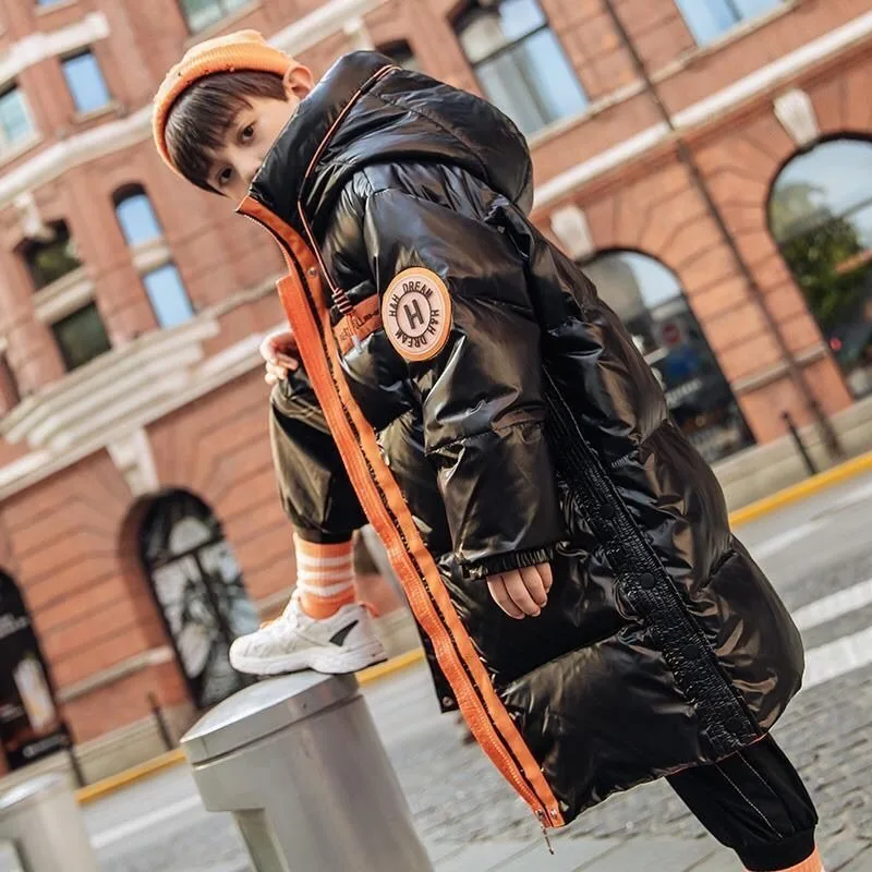 

Глянцевый пуховик средней длины для мальчиков, термобелье на флисовой подкладке, зима 2025, новое стильное хлопковое пальто для больших мальчиков