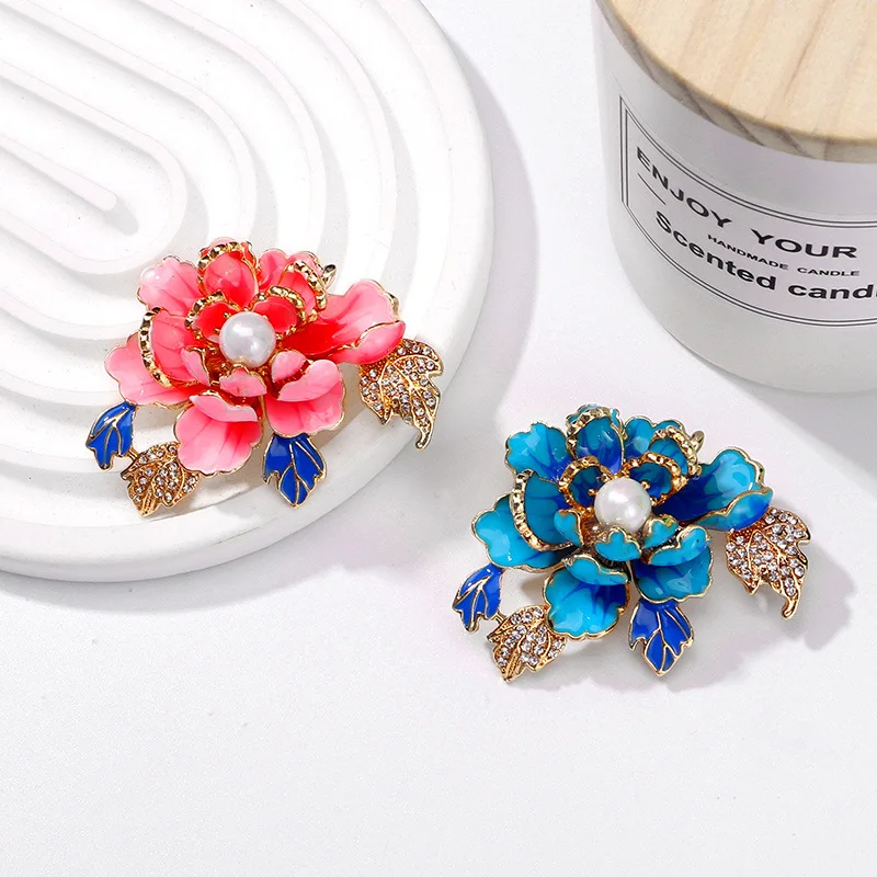 Luxury New Peony Flower Brooch Pin for Women Enamel Hand drawn Pearl Studded Rhinestone Chest Flower Dress Cheongsam Pin Female