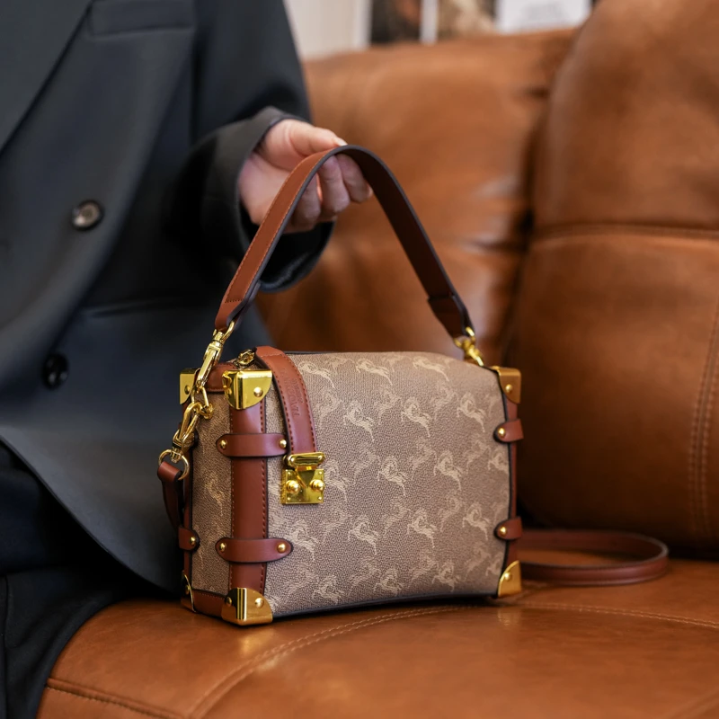 

Стильная сумка-тоут из текстурированной кожи, элегантная сумка через плечо для женщин, модная винтажная дизайнерская сумка.