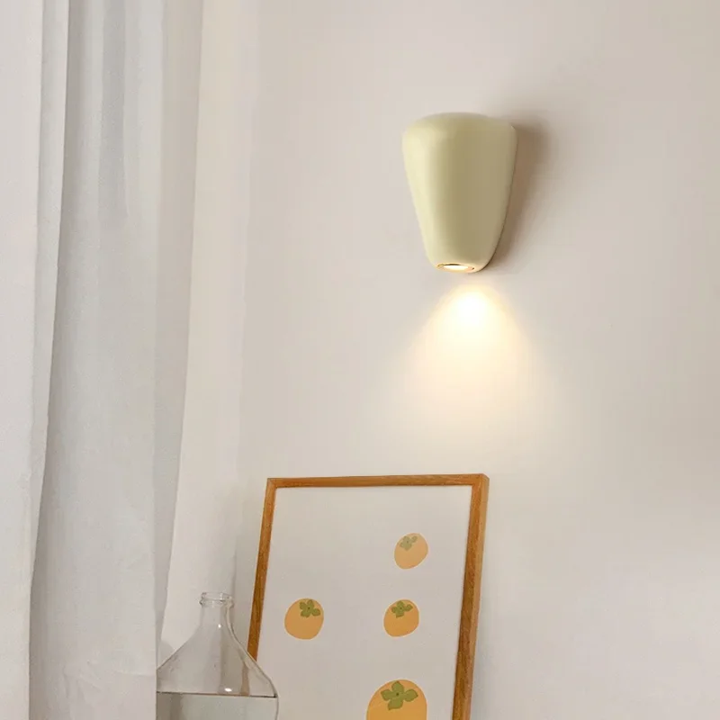 Lámpara de pared de foco creativo, luz LED nórdica para dormitorio, mesita de noche, escalera, pasillo, sala de estar, decoración de pared pequeña verde, candelabro para el hogar