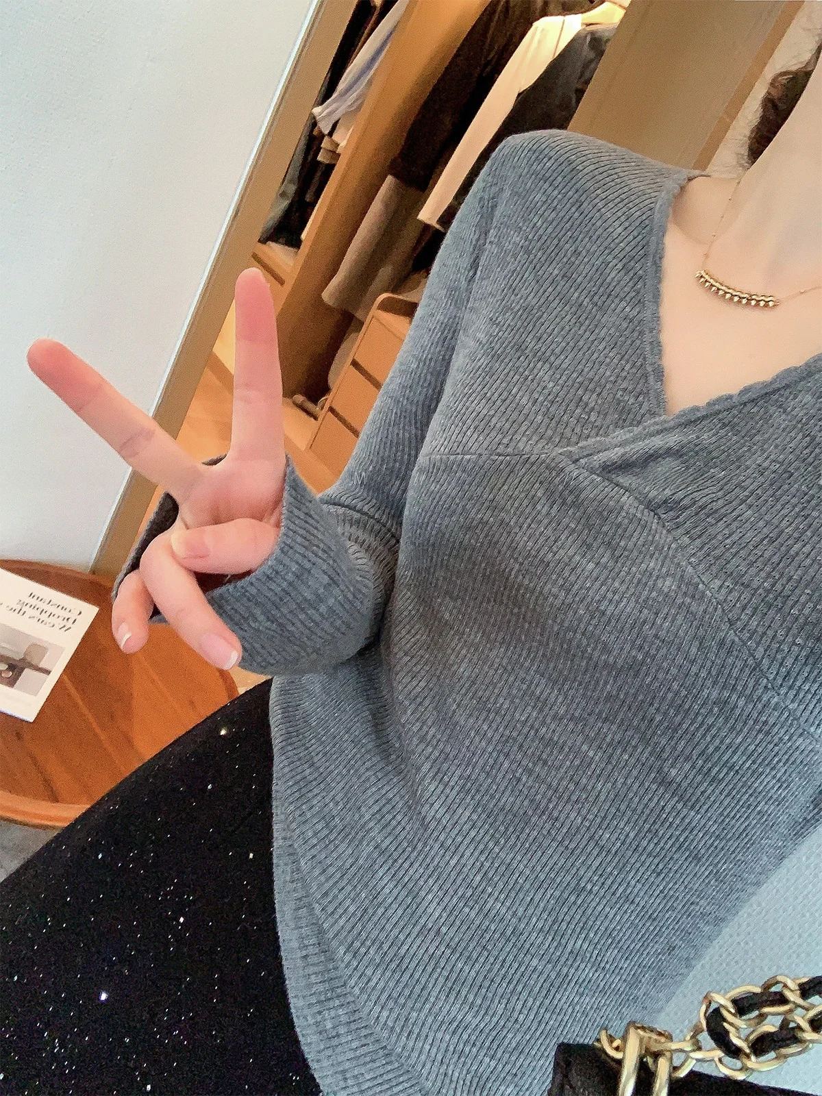 

Новинка! Вязаный женский топ Love Devil Fi ey Design с длинным рукавом и V-образным вырезом, облегающий, весна 2026, для повседневной носки.