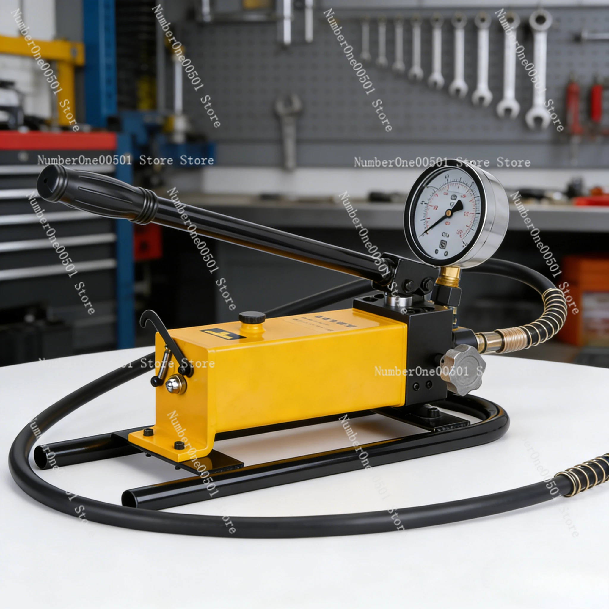 

CP-700D Hydraulic Hand Pump 1.5L Portable Ultra-High Pressure Station High Pressure Stable Leak-Proof Durable.LBW011.