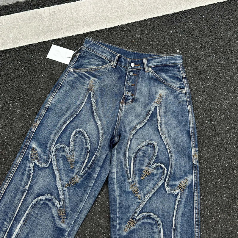 25SS جديد البلطجة نادي الجينز النمط الأمريكي التطريز نمط معدني شعار شارع العليا فضفاض منتصف الخصر الرجال الدنيم السراويل #4