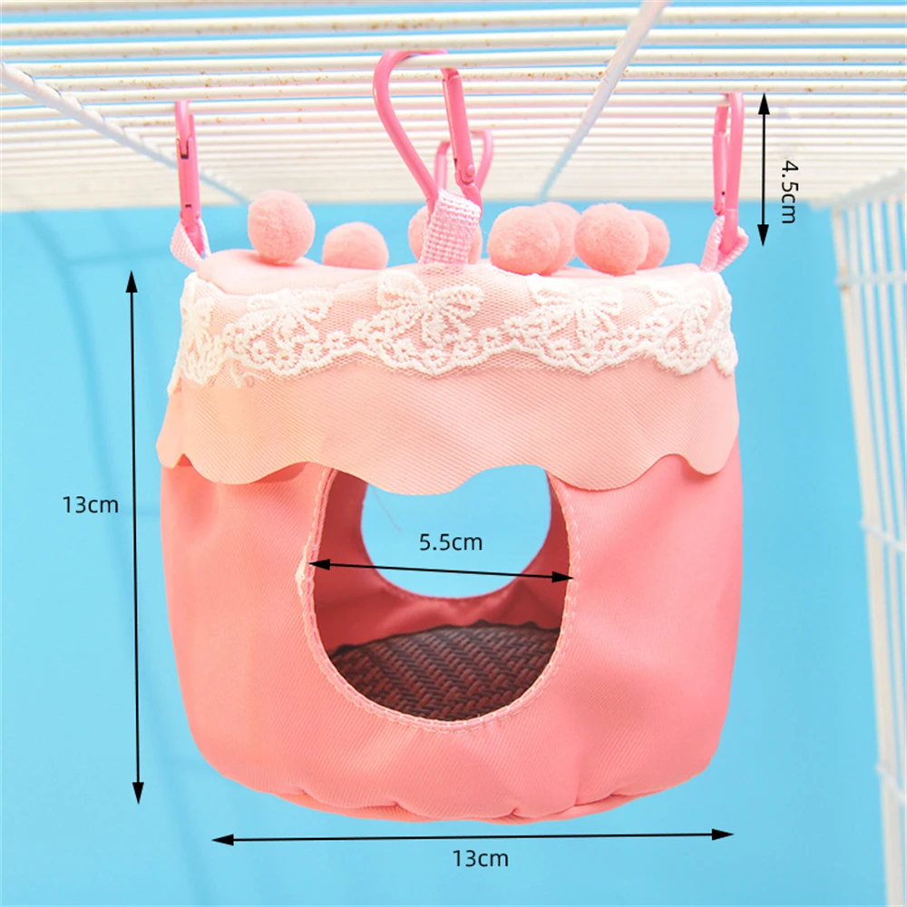 ケーキ型の鳥のブランコベッド、小動物のスリーピングベッド、通気性のあるリスハンギングケージ、お手入れが簡単なオウムの巣、かわいい隠れ家