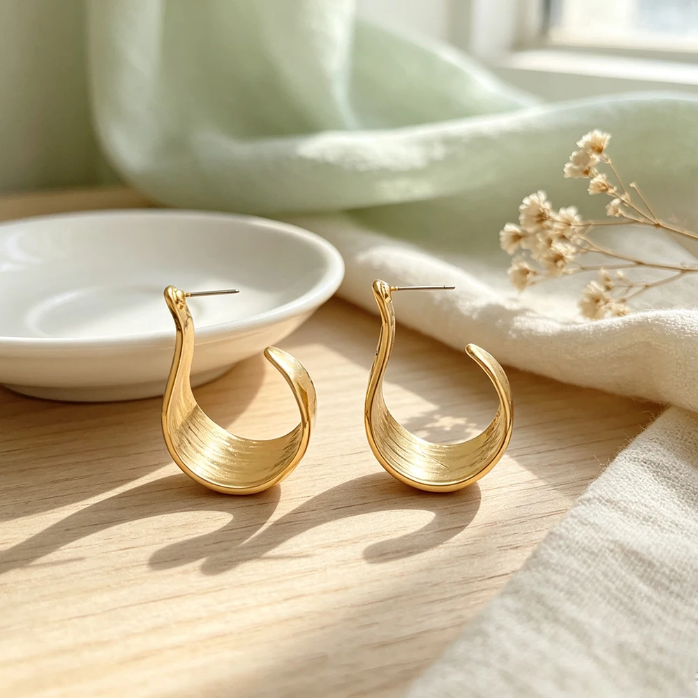 European and American Style Irregular Arc-Shaped C-Shaped Earrings, Gold Alloy Brushed Texture Geometric Simple Women's Earrings