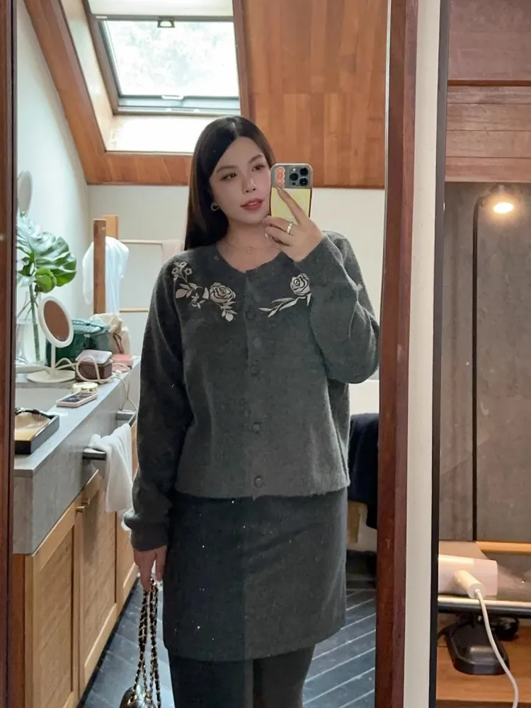 Conjuntos a juego de otoño para mujer, cárdigan de punto con flores bordadas informales, Tops de cintura alta con lentejuelas, falda acampanada, conjunto de dos piezas 4XL