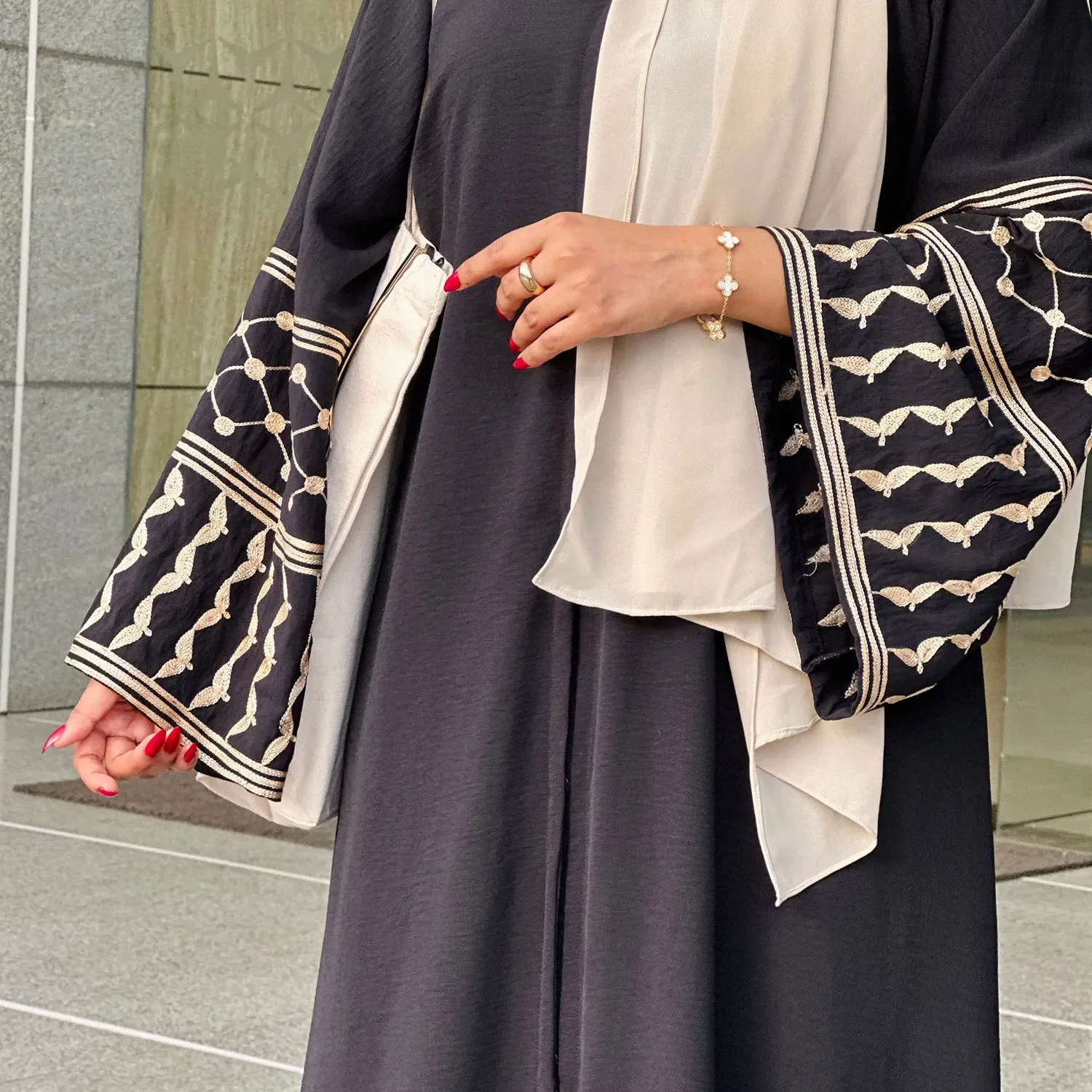 Weißer offener Abaya-Kimono mit Keffiyeh-Stickerei, muslimische Abayas für Frauen, Dubai, luxuriöse islamische Kleidung, Kaftan, Hijab-Kleid, Ramadan, Eid