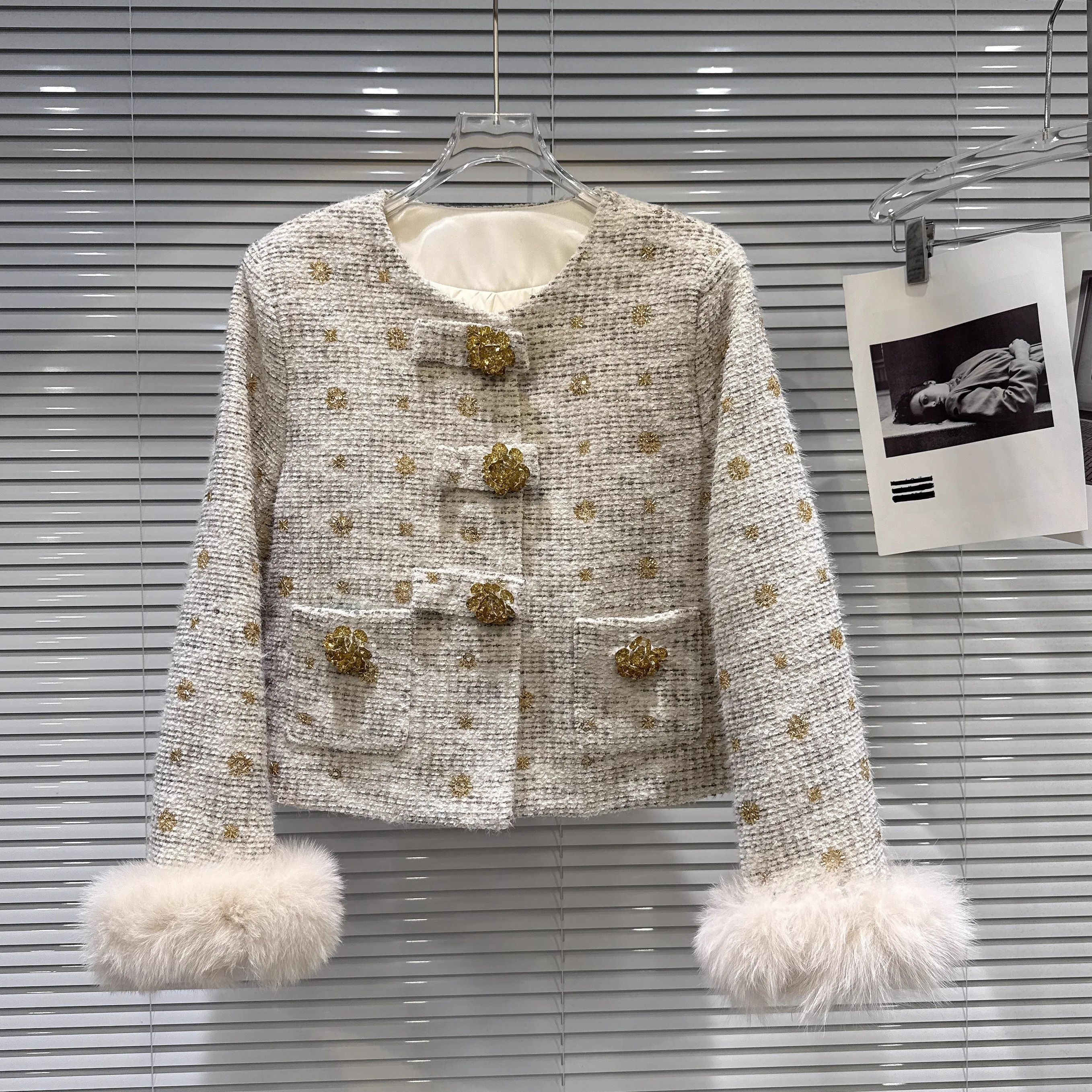 

2025 Winter New Style Noblewoman Fox Fur Sleeve Rhinestone Button Down Feather Jacket, Down Inner Lining Coat for Ladies