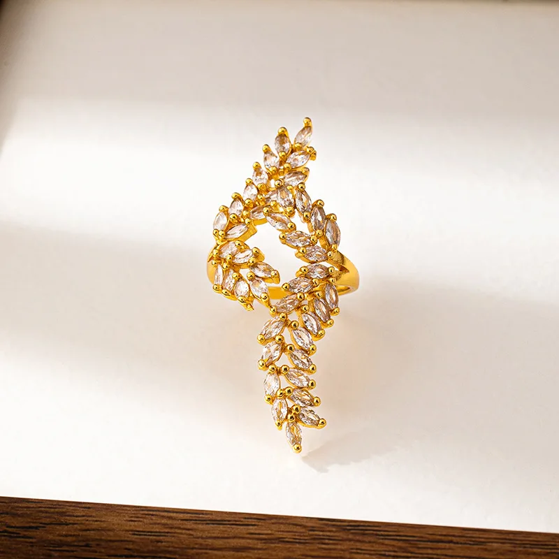 

Zircon-Inlaid Geometric Open Ring Women 24K Gold AU999- Sleek geometric design, sparkling zircon, 24K/AU999 pure gold open style