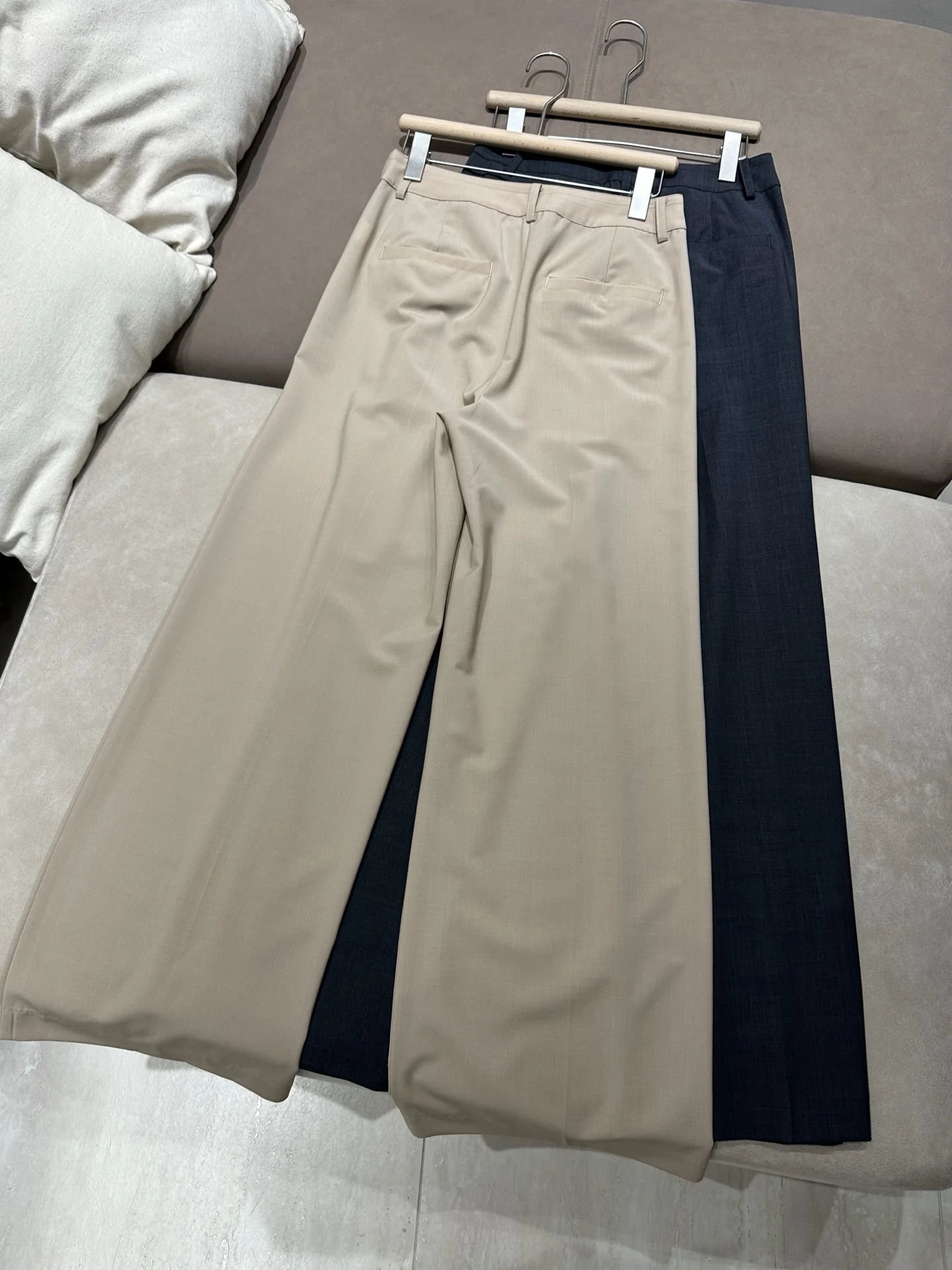 2026Women's High-Waisted Pleated Wide-Leg Trousers for Autumn