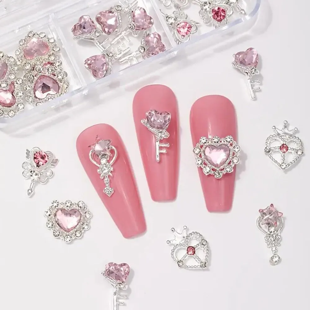 30 stks/doos Luxe Roze Diamant Liefde Hart Nail Charms Kawaii Sailor Meisjes Toverstaf Crystal Gems DIY Manicure Sieraden Decor # Y2K