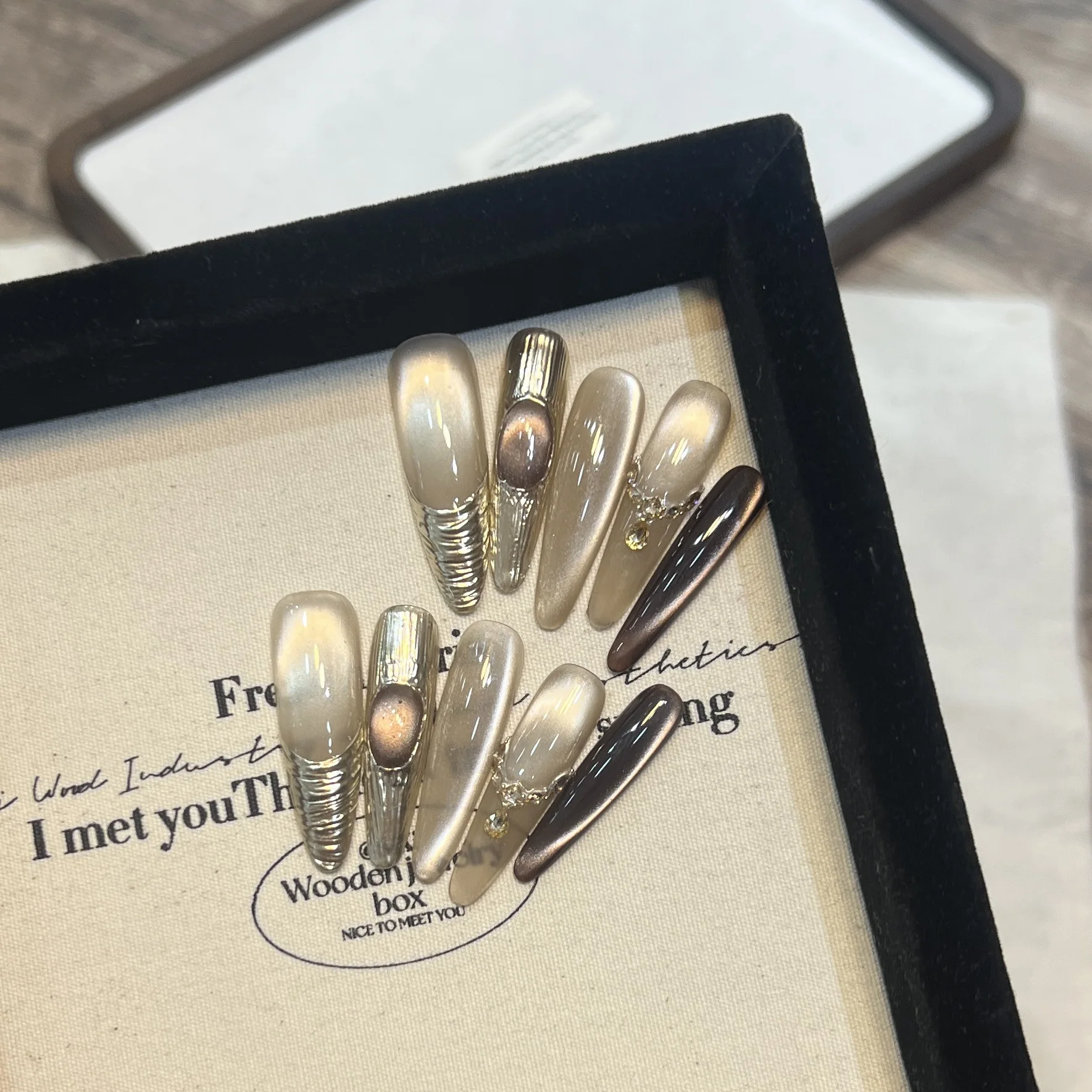 

10Pcs Handmade Press on Nails Brown Glitter Cat Eye Long Pointed Golden Magic Mirror Powder Design Wearable Fake Nail Tips Girl