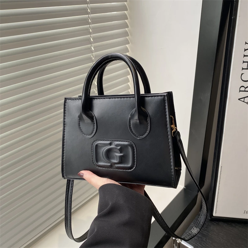 

Elegant Shoulder Bag For Women, Genuine Leather Messenger Handbag By Luxury Brand, Popular And Functional Design