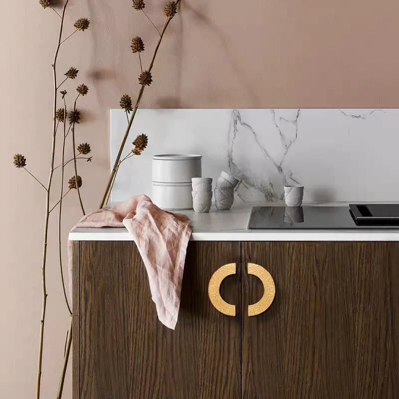 Nordischer Luxus-Messinggriff mit halbrundem Griff, gerändelt, für Kleiderschrank, Küchenschrank, Türgriffe, Schubladengriffe, Möbelgriffe – Detail 7