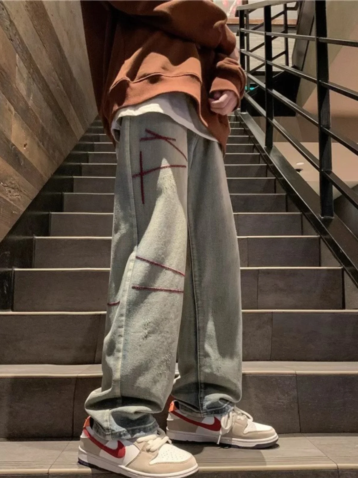 

Мужские повседневные джинсы Aymelon в американском ретро-стиле, свободные, широкие штанины, драпированный деним, средняя посадка, на молнии, осенняя коллекция, в стиле High Street