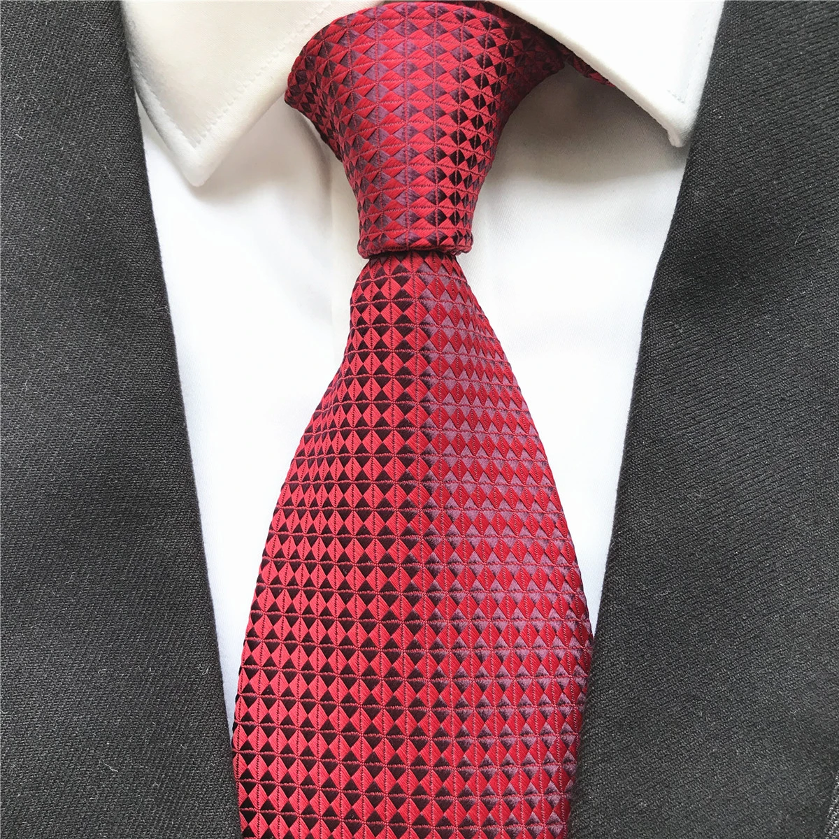 

10 cm Width New Design Men's Ties Jacquard Woven Neck Tie Fashion Red Neckties with Unique Diamond Grids Pattern