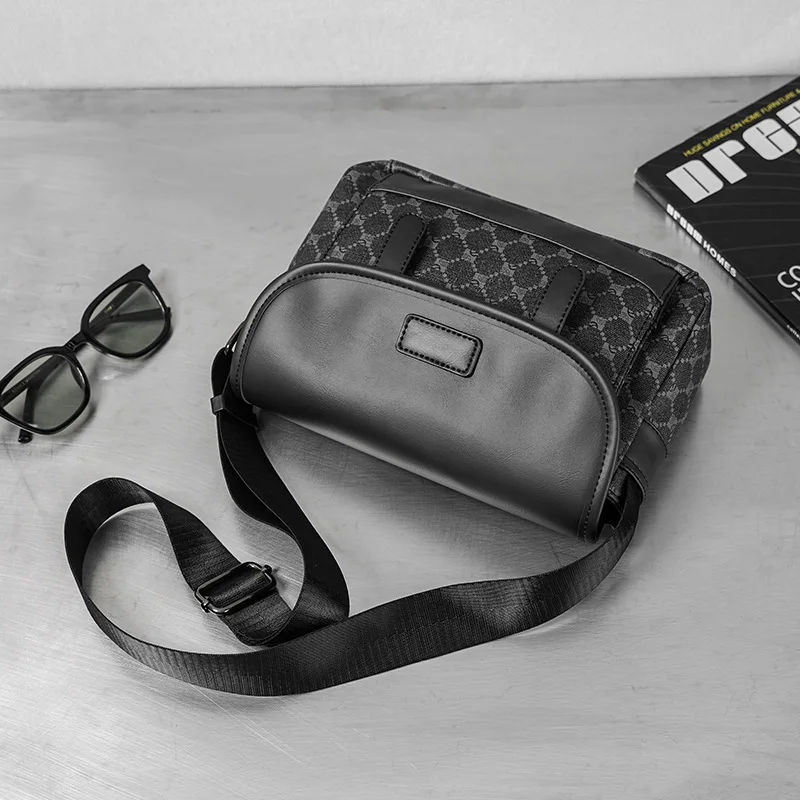 Stylish Plaid Men's Messenger Bag Crossbody Shoulder Bag for Commuting and Cycling