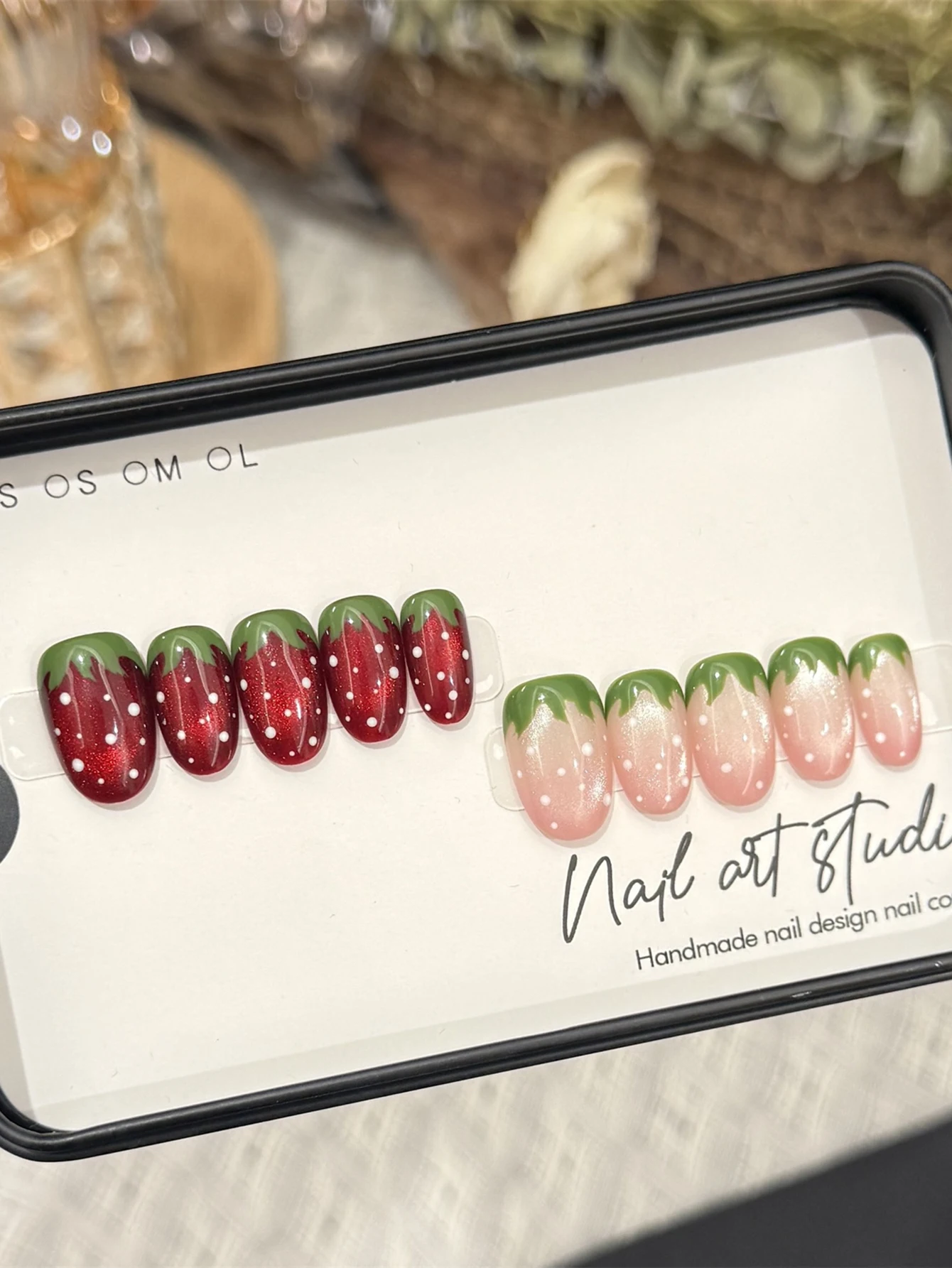 10pcs Short Cat Eyes False Nails Handmade Strawberry Press on Nails DIY Manicure for Women Daily Wear Parties