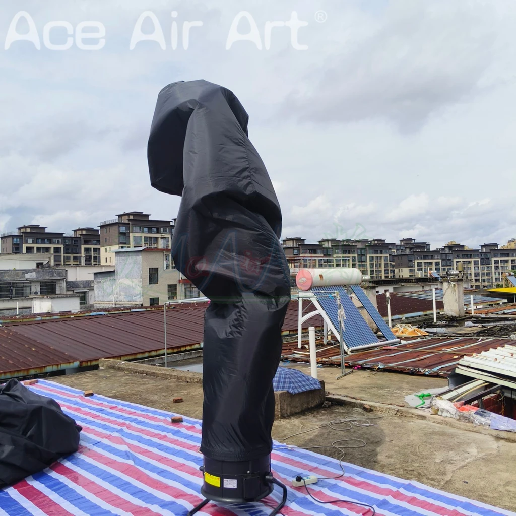 팽창식을 흔드는 불꽃 공기 댄서 춤추는 남자 팽창식 하늘 공기 댄서