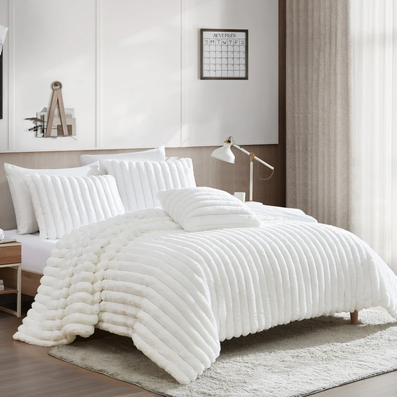 

Everett Channel Faux Fur White 4 PC Full/QN Comforter Set