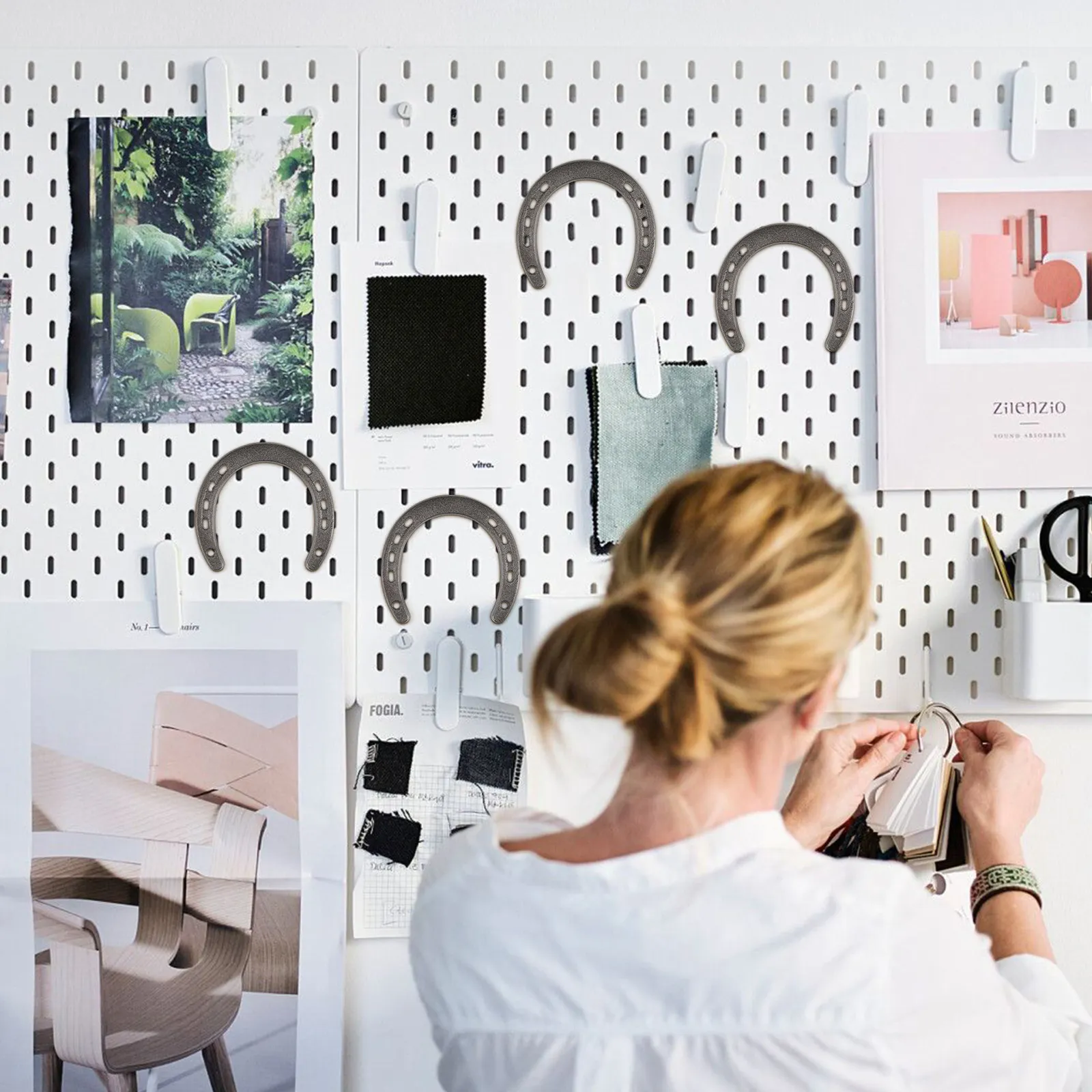 

Unique Horseshoe Wall Hanging Decor Solid Cast Iron Lucky Horseshoe Ornament for Home Office Dorm Gift Idea Wall Hanging