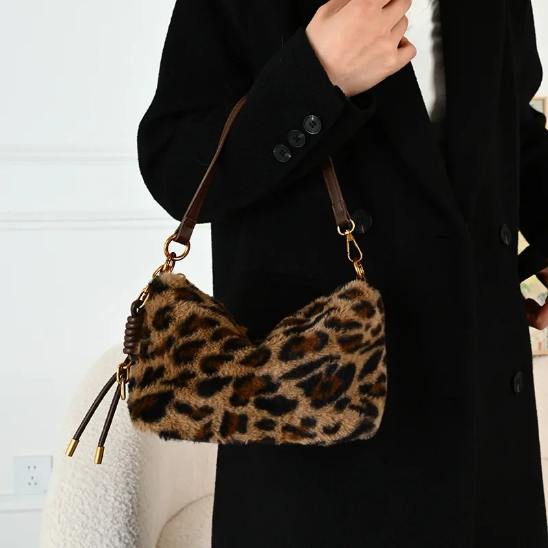 Polka Dot Plush Underarm Bag Women's 2024 Winter New Hair Chain Bag Foreign Style Niche Leopard Print Shoulder Bag