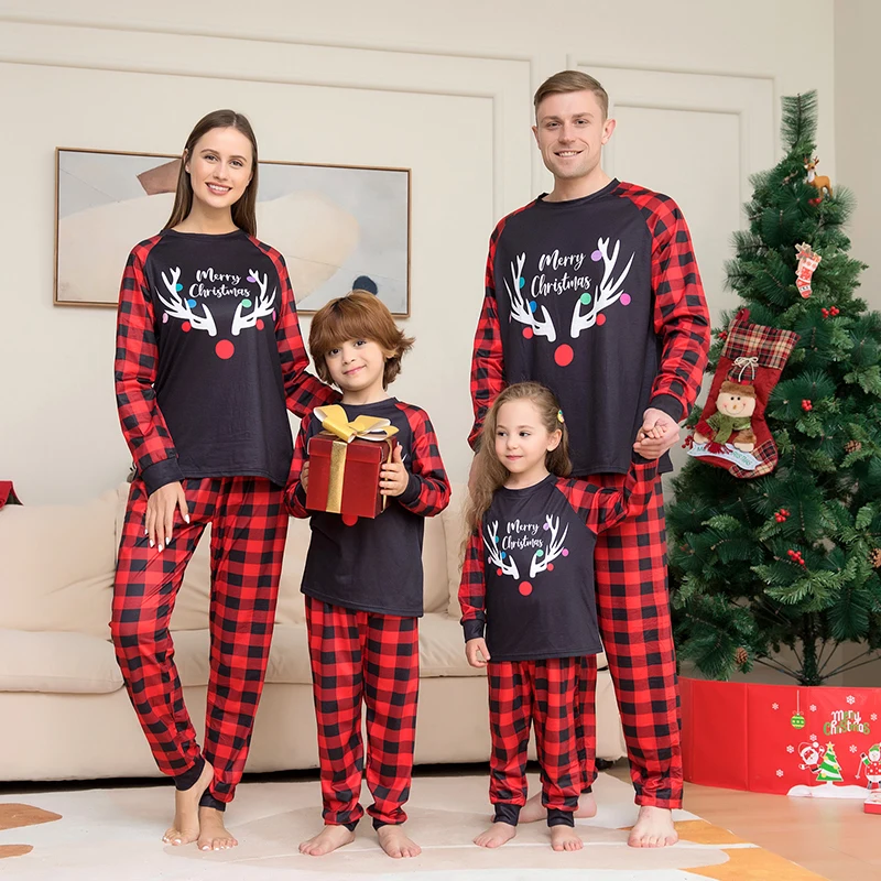 

2025 Family Christmas Matching Clothes Pajamas Set Adult Mother Father Kids Son Xmas Outfits Baby Girl Rompers Sleepwear Pyjamas