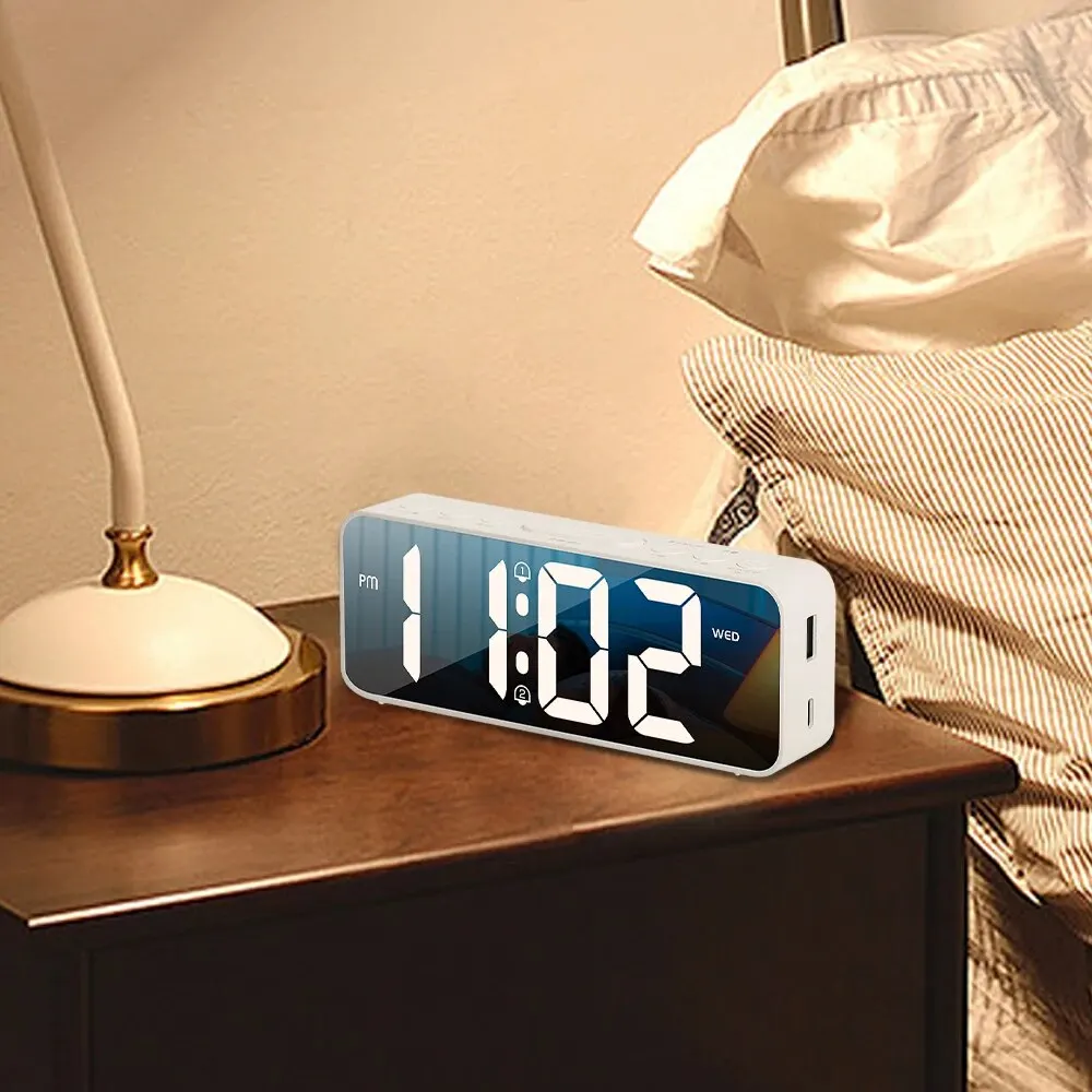 Large Digital Alarm Clock Battery Plug-in Dual-purpose Alarm Clock Type-c Interface Indoor Clock Safe and Energing