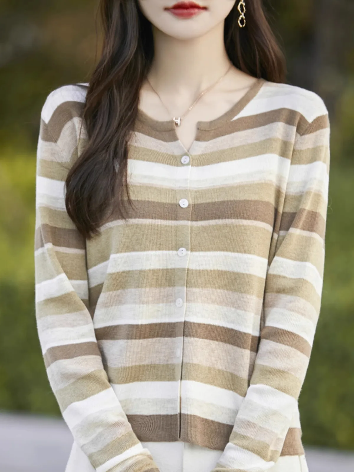 

Модный повседневный вязаный кардиган в стиле колор-блок для женщин: свободный, универсальный, омолаживающий эффект, осенне-зимняя новинка