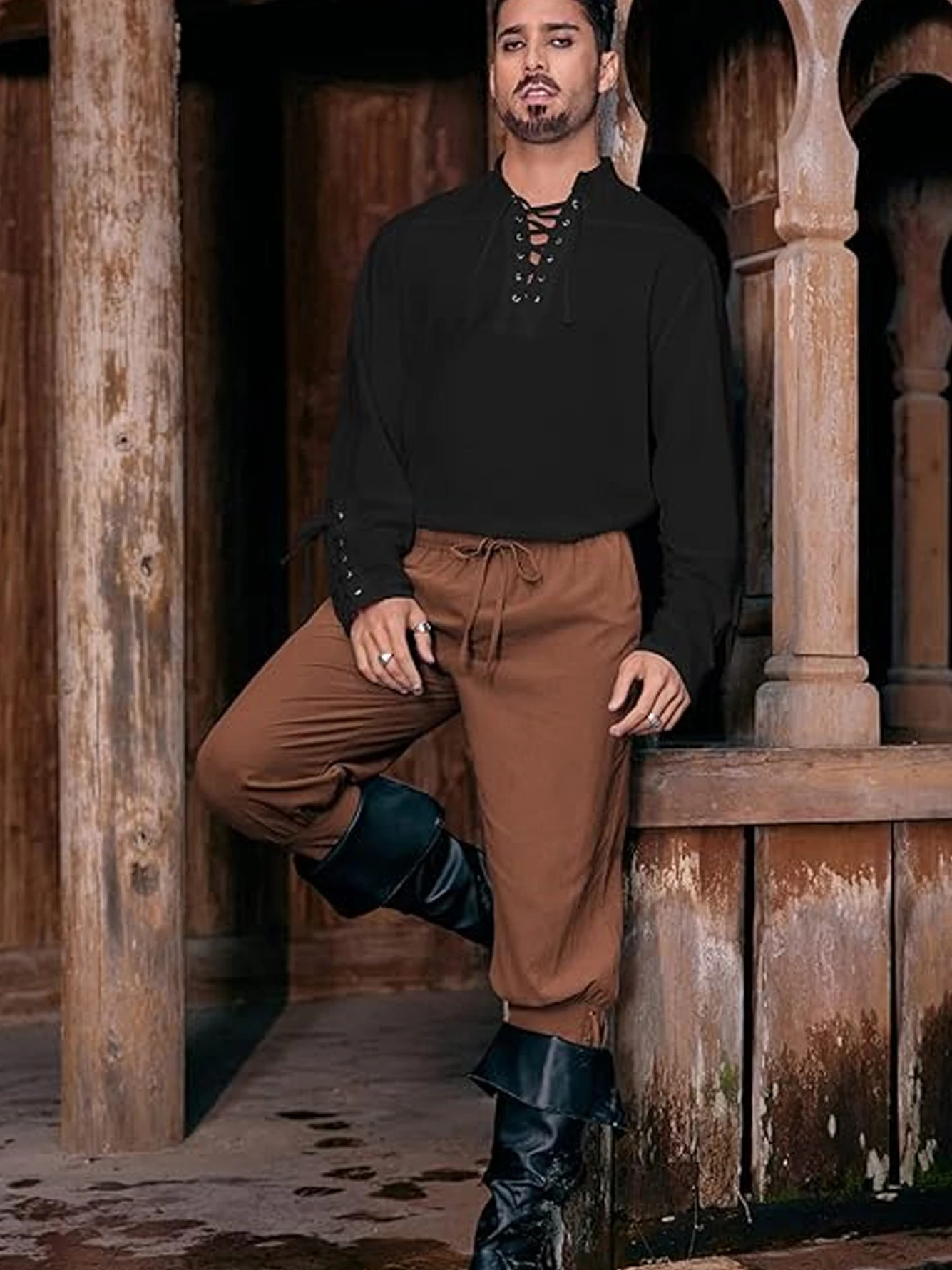 

Мужская рубашка с длинными рукавами в стиле ретро в стиле стимпанк в стиле ренессанс «Викинг» — оливково-зеленый цвет, с воротником на шнурке и поясом на талии