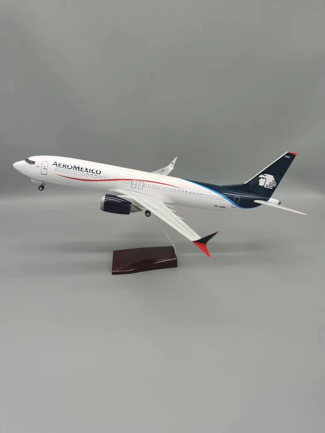 

47CM Scale B737 Model AEROMEXICO Mexico Airways With Base Landing Gears Aircraft Resin Plane Model For Collection Gift