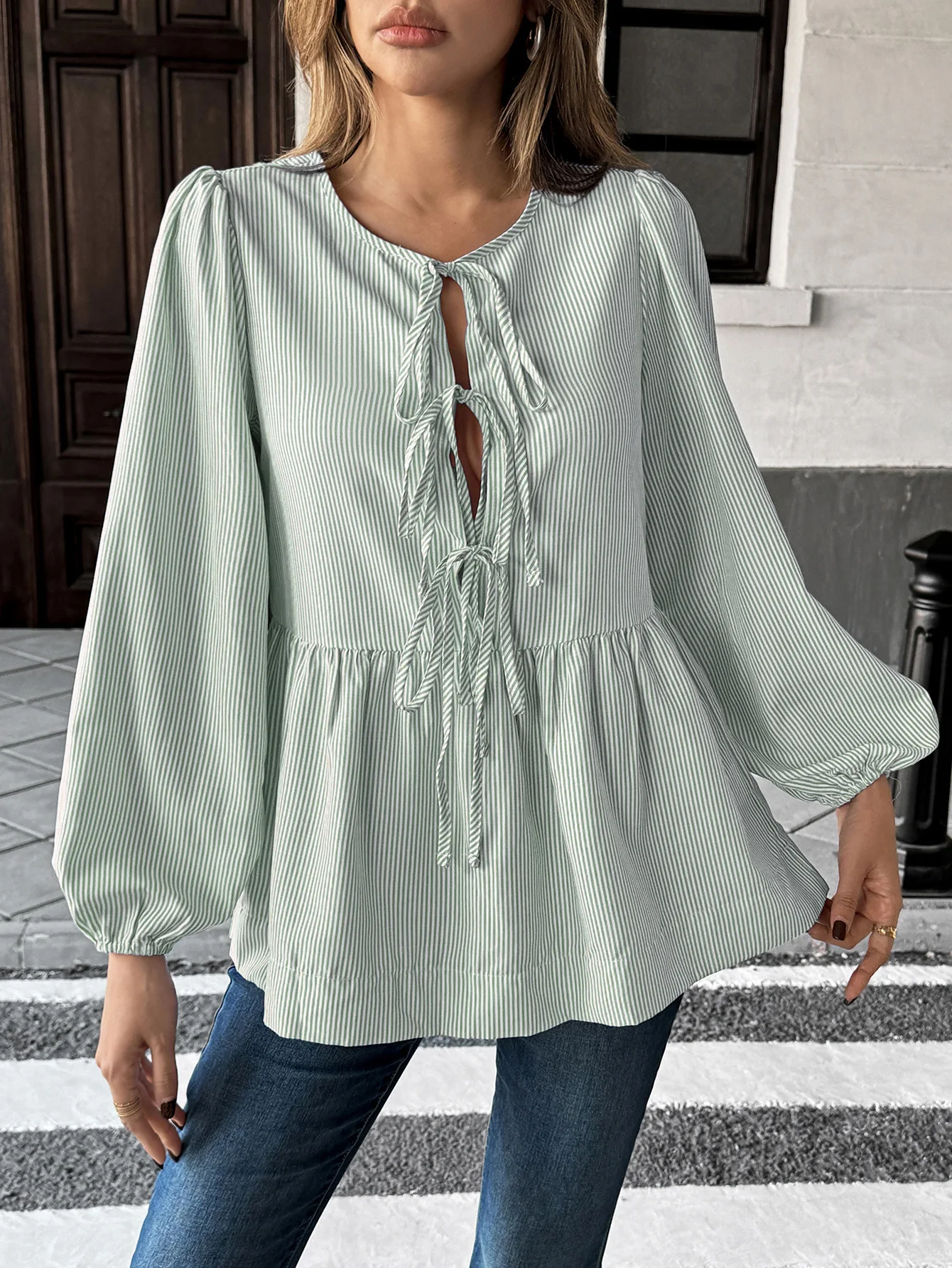

Elegant striped long sleeved lace up women's T-shirt summer elegant round neck lantern sleeve lace up long sleeved T-shirt top