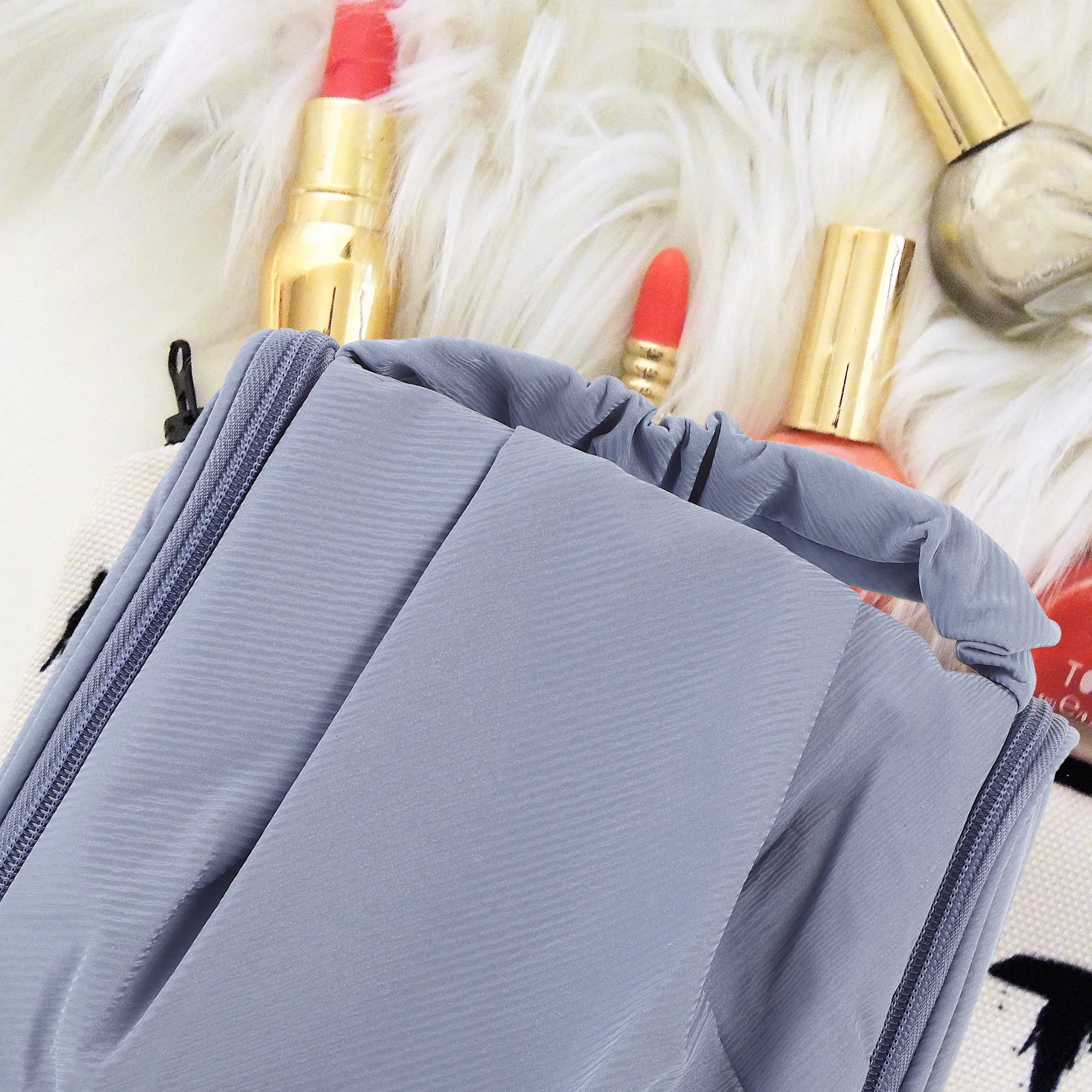 

Large Capacity Storage Bag Travel Makeup Organizer Portable Toiletry Bag Dry Wet Separation Lightweight Hanging Hook